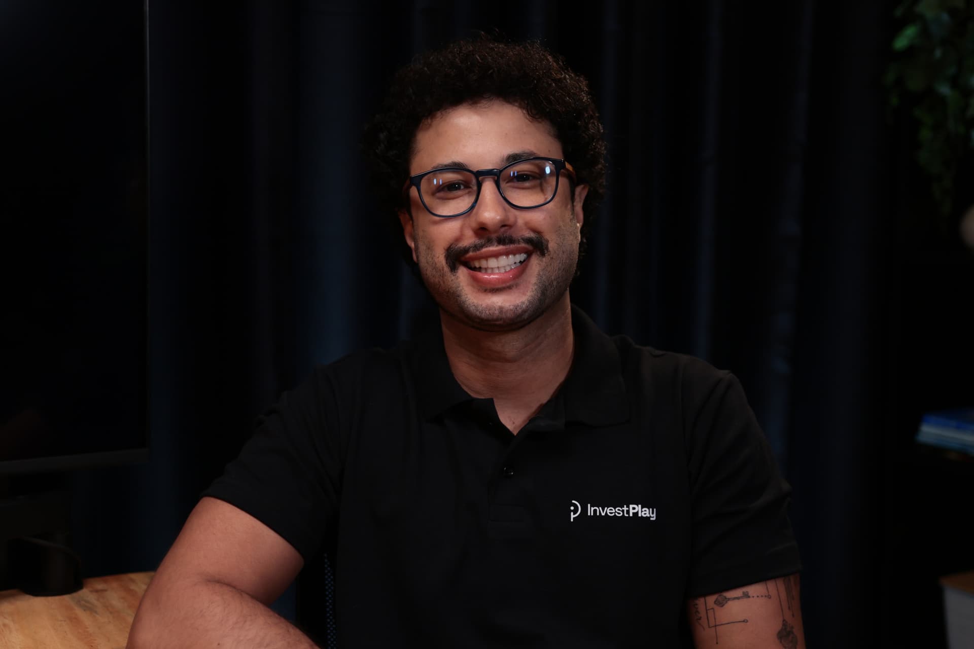 InvestPlay lança Allyra, agente de IA para bancos