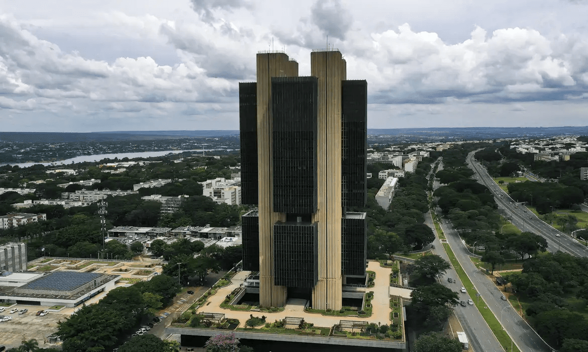 BC perde 22% dos fiscais com 54% mais regulados em dez anos