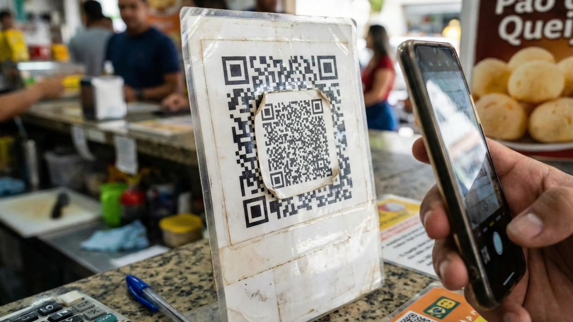 Golpe do QR Code colado no Pix cresce no Brasil