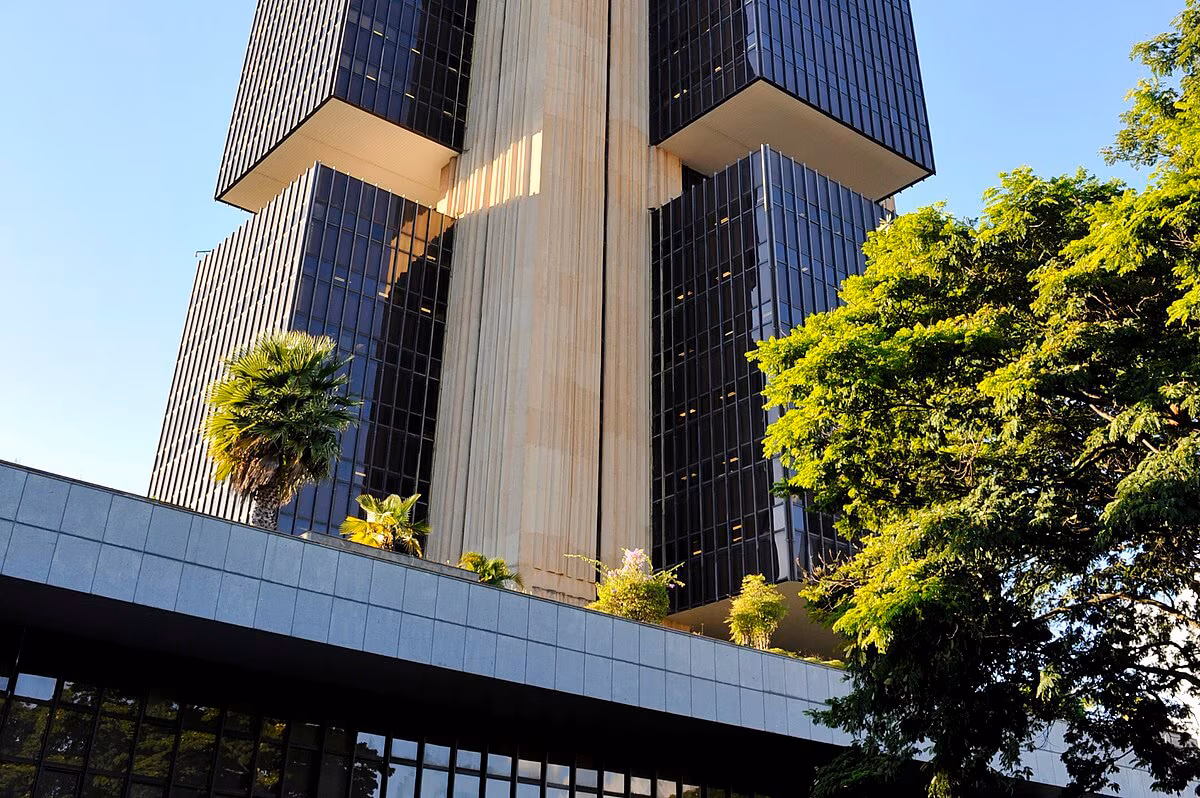 BC adia para novembro de 2026 reporte cripto no câmbio