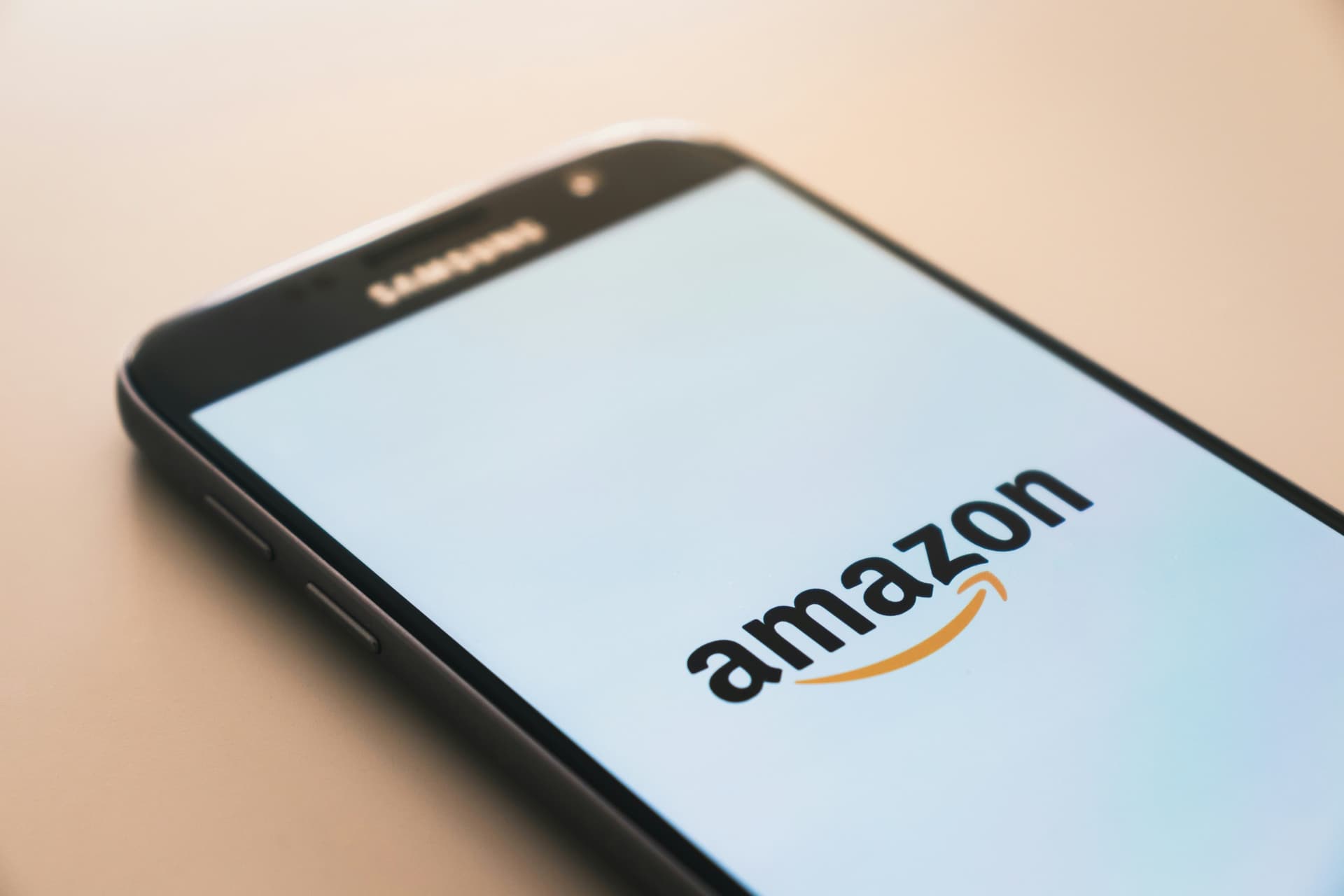 Amazon retoma aposta em smartphone com projeto de IA chamado Transformer