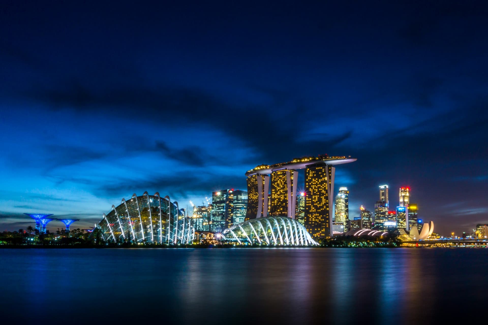 Singapura publica toolkit de gestão de risco em IA para bancos