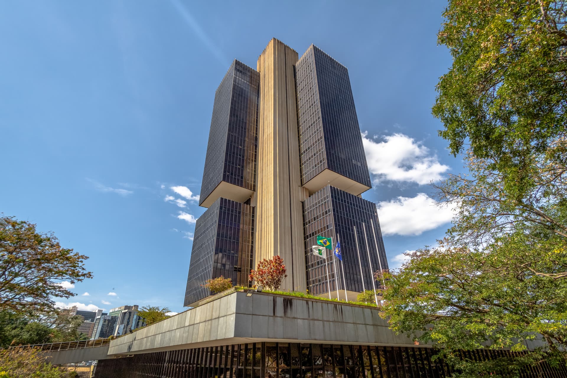 BC abre consulta sobre reter stablecoin 24h em remessa