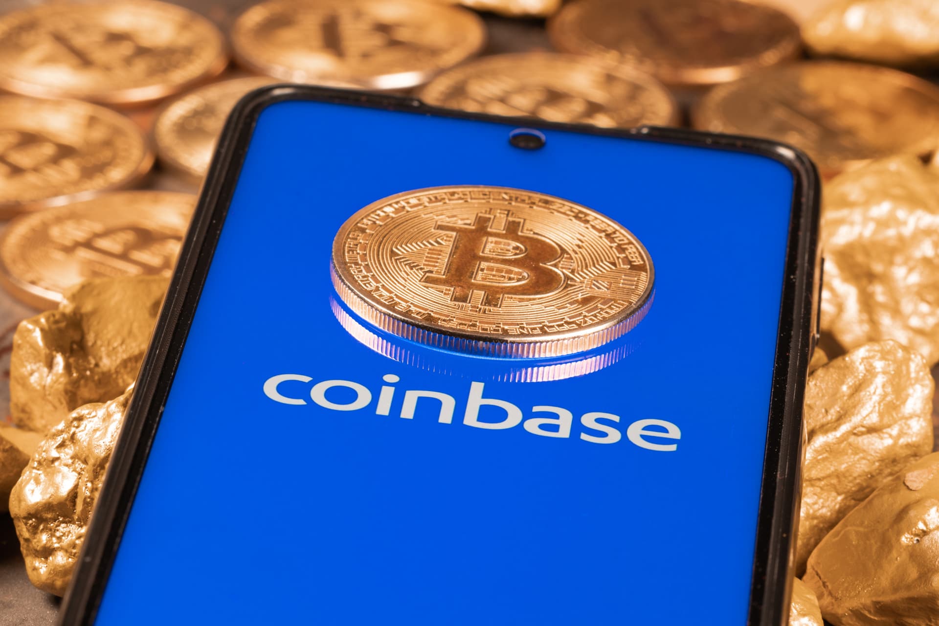 Coinbase amplia app: IA, ações tokenizadas e cartão com USDC