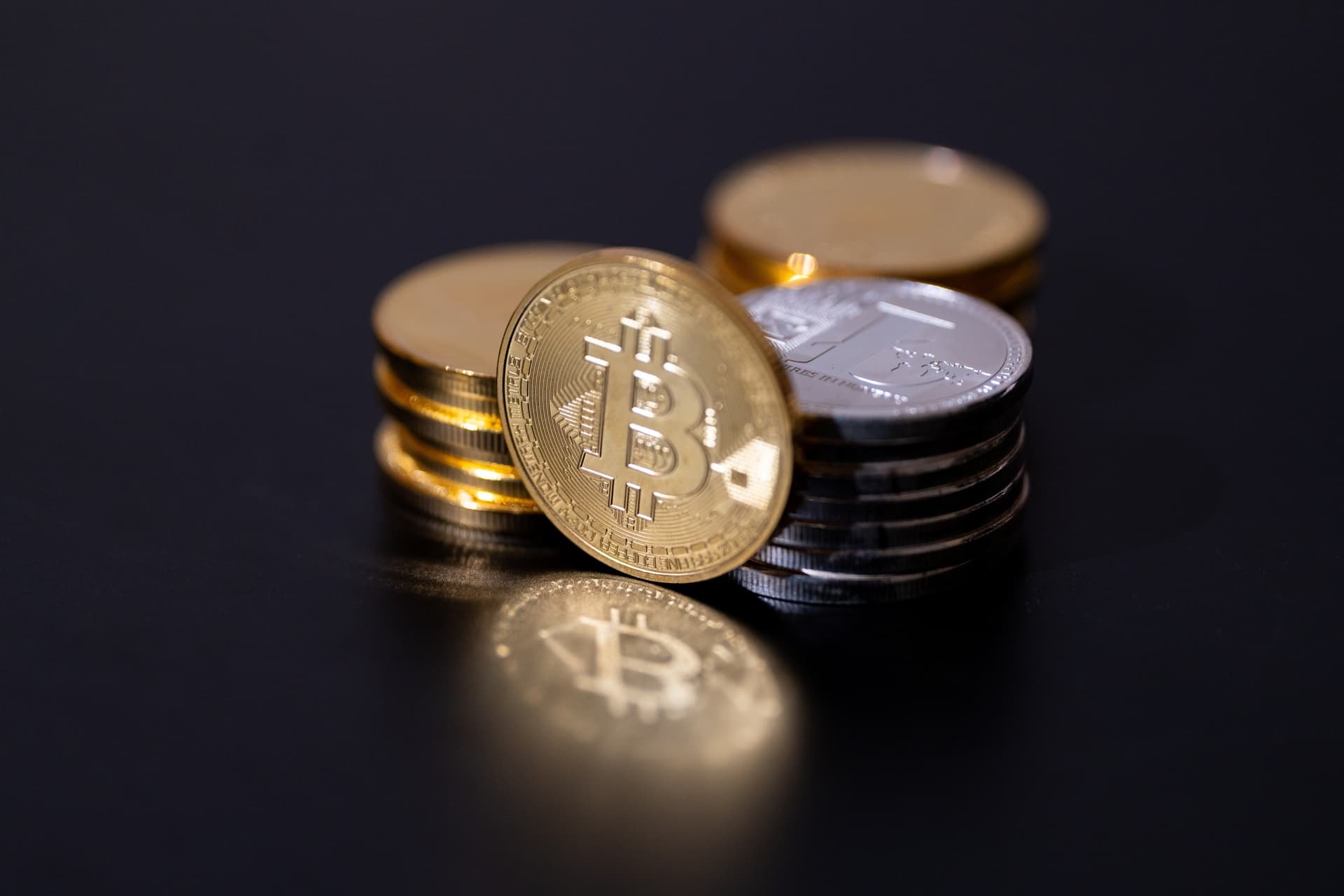 IA da Binance barra US$ 10,5 bi em fraudes cripto