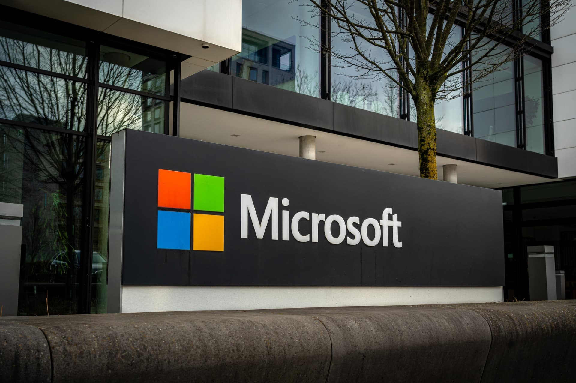 Microsoft anuncia US$ 10 bi no Japão para IA com soberania de dados