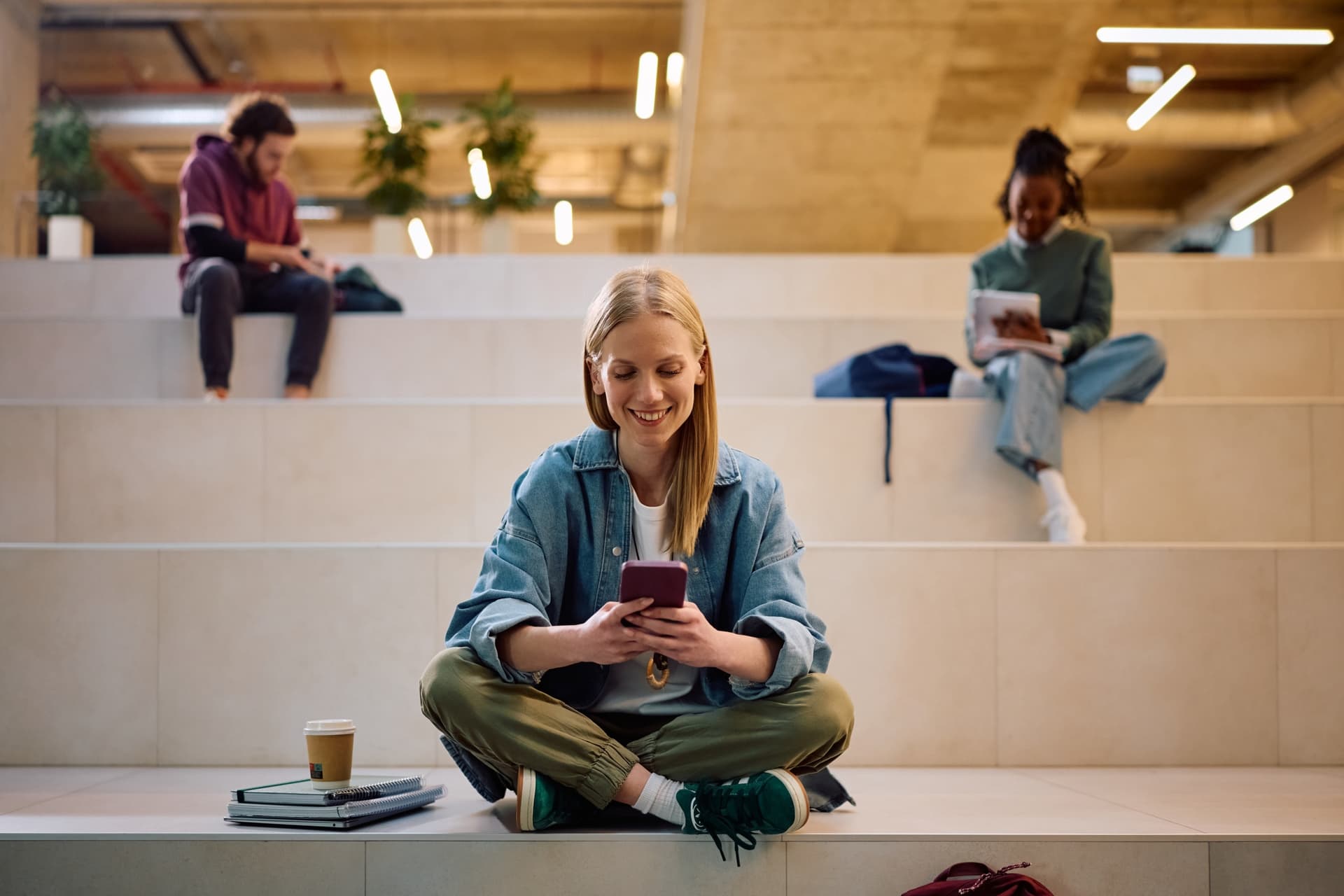 Celular é o meio preferido de 80% da população para relacionamento com os bancos