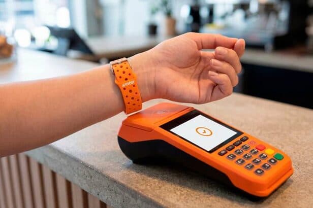 Inter lança anel, pulseira e relógio NFC para pagamento