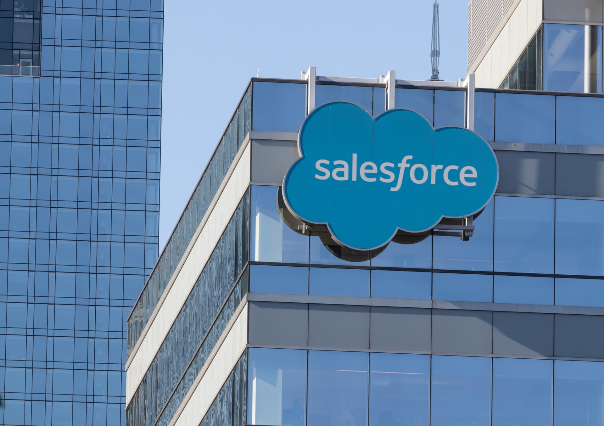 Salesforce lança IA que prepara reunião do assessor