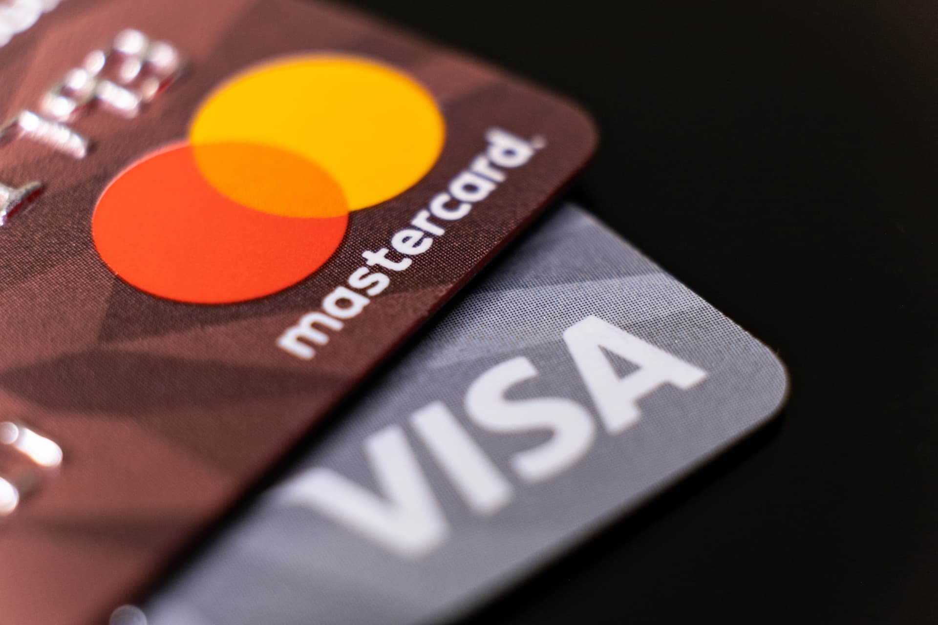 Bancos do UK criam rival oficial de Visa e Mastercard
