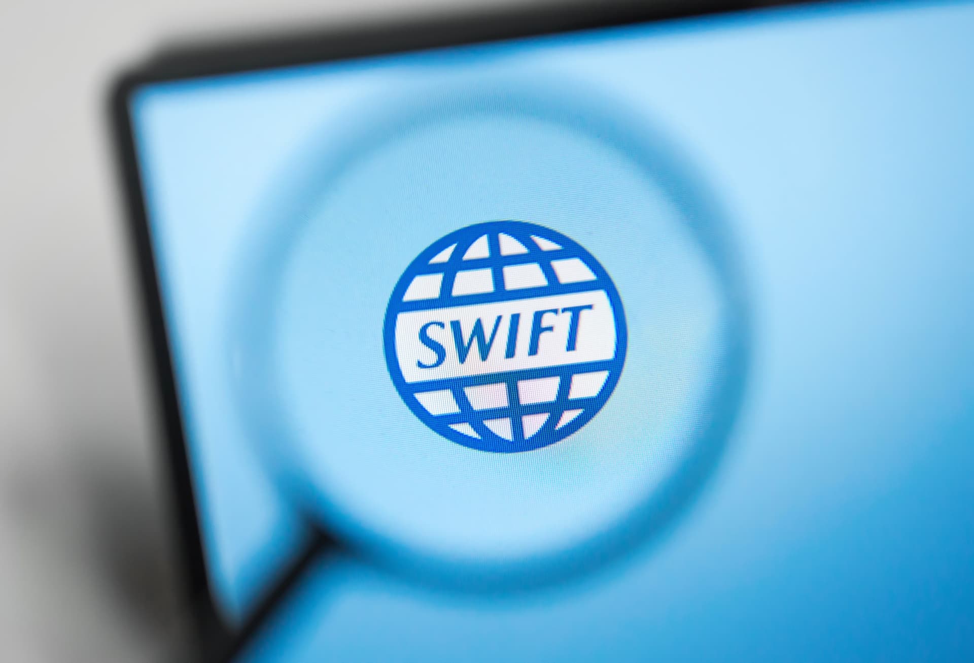 mBridge ameaça domínio do Swift com CBDC cross-border