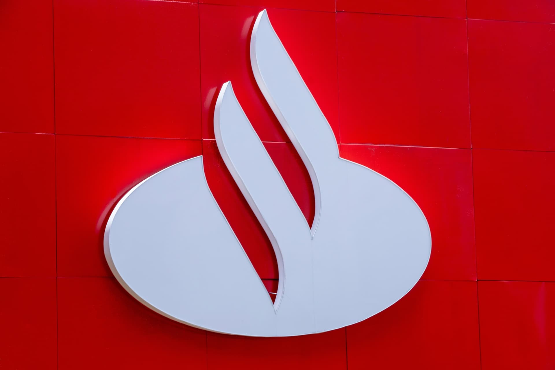 Santander lança eSIM com dados em 160 países no app