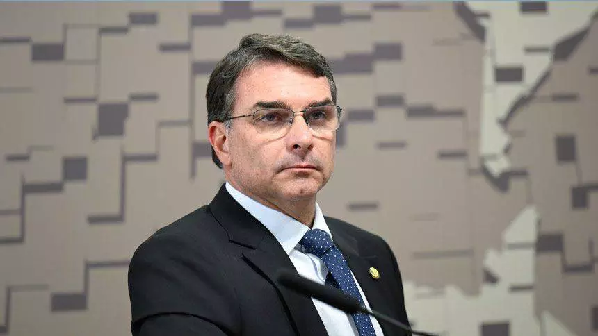 Flávio propõe barrar Pix de sistemas não ocidentais