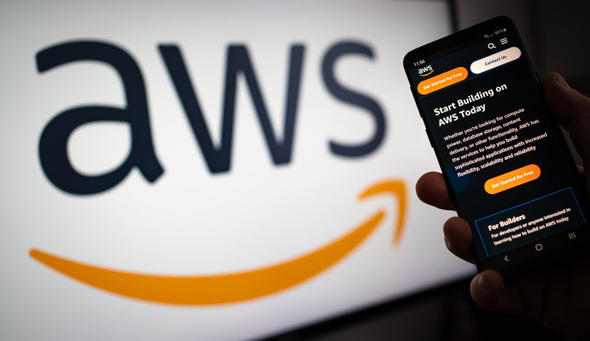 AWS leva IA de código grátis a 13 universidades no Brasil