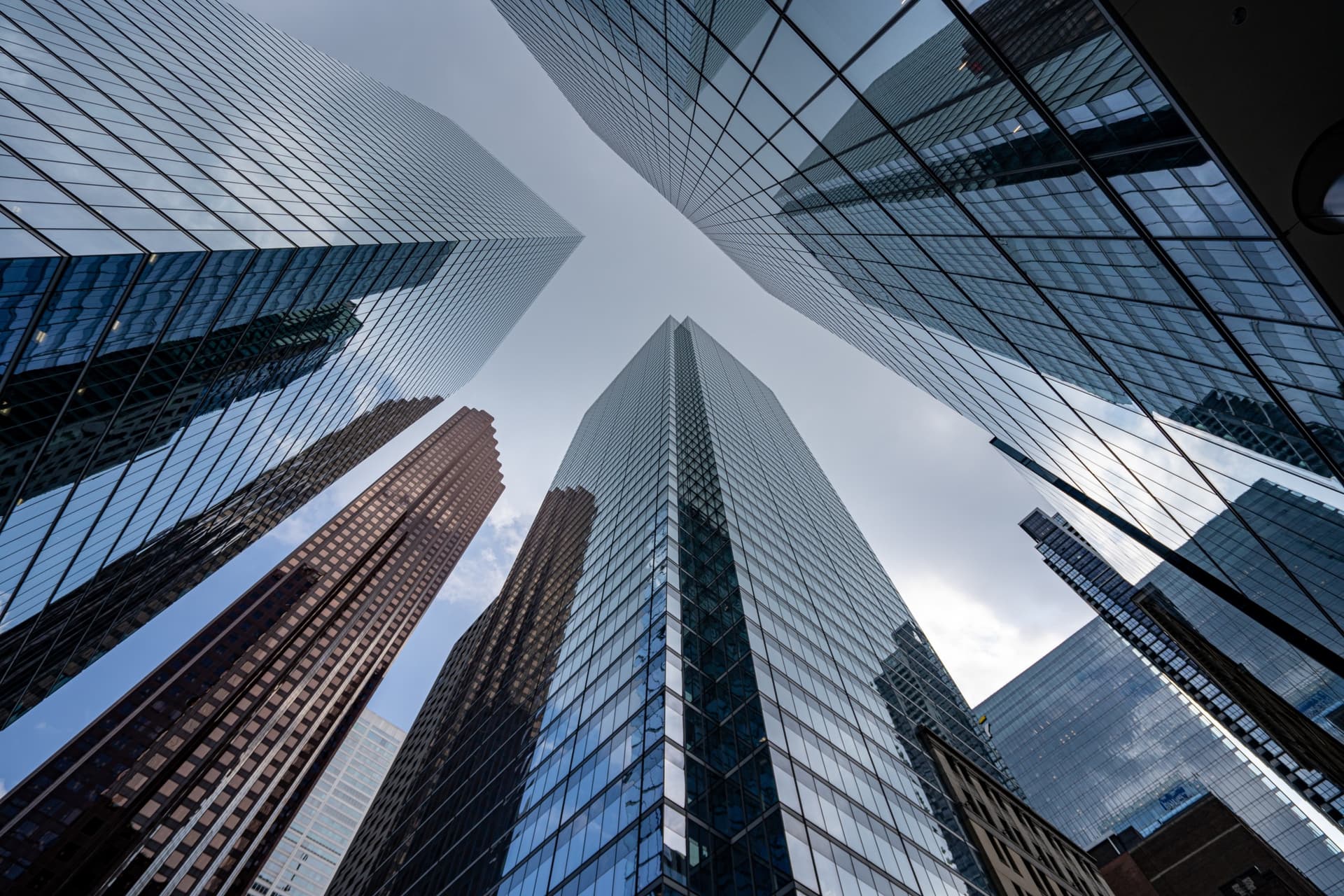 Bancos dos EUA crescem com fintechs em depósitos e tarifas
