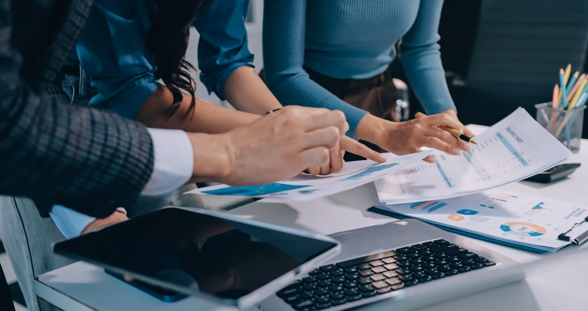 Revolut, Ramp e Adyen avançam sobre as grandes empresas